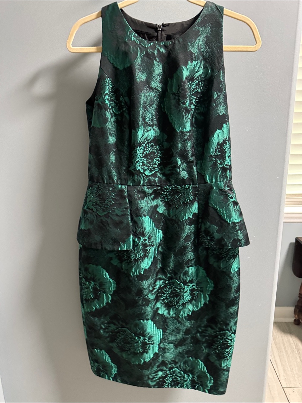 Carmen Marc Valvo Emerald and Black Floral Jacquard Peplum Sheath Dress